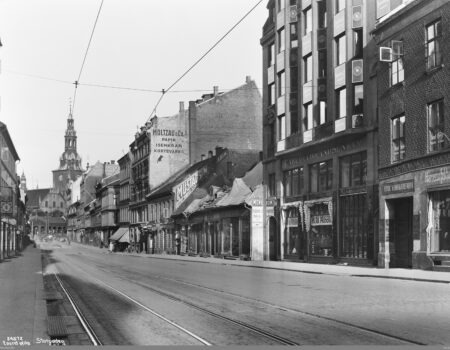 Forløperen til Moltzau Packaging i Oslo i 1924. Bilde av Moltzau & Co. i Storgaden / Storgaten i Christiania, tatt av Anders Beer Wilse. Hentet fra Digitalt Museum: Byhistorisk samling fra Oslo Museum